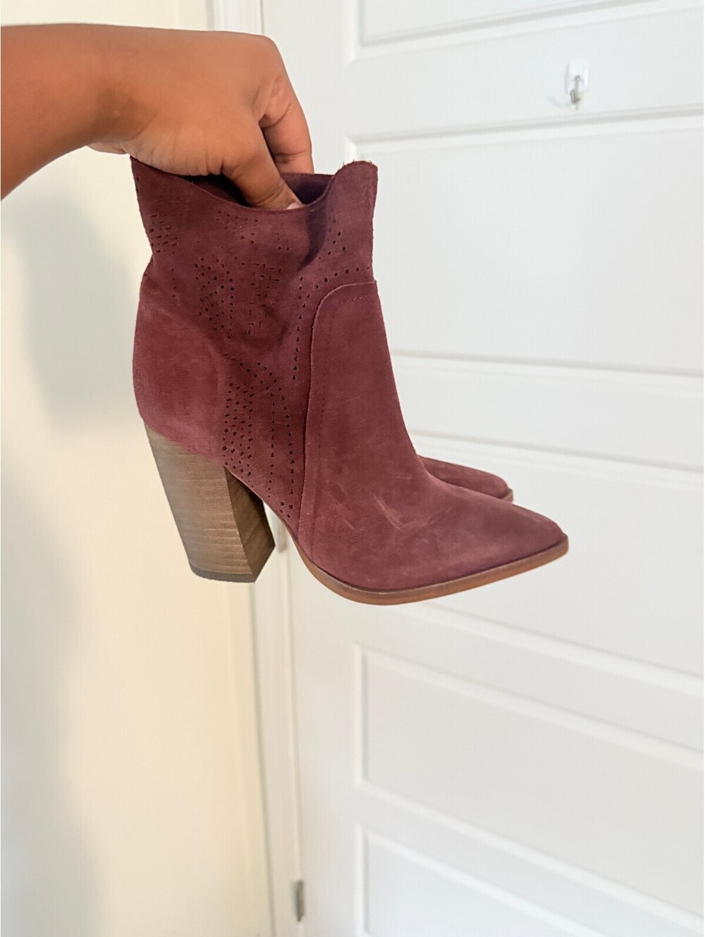 Vince Camuto Western Boho Burgundy Suede Pointed Toe Ankle Booties Size 5M